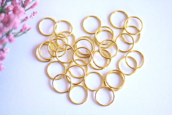 Arandelas de sujetador color oro. Materiales lencería España. Studio Costura