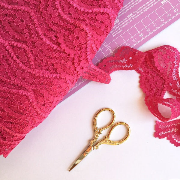Cinta de encaje elástica rosa fucsia
