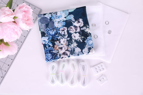 Floral Velvet underwire bra making kit. Kit de costura de sujetador tela de terciopelo flores blancas